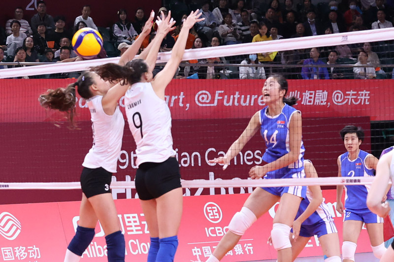 Tuyển bóng chuyền nữ Triều Tiên thắng nghẹt thở Kazakhstan trong ngày cuối của ASIAD 19 - Ảnh 1