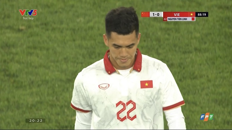 Nguyễn Tiến Linh nhận thẻ đỏ chỉ sau 10 phút vào sân trước ĐT Trung Quốc - Ảnh 1