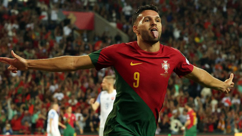 Kết quả bóng đá Bồ Đào Nha vs Slovakia: Ronaldo lập cú đúp, Selecao giành vé - Ảnh 1