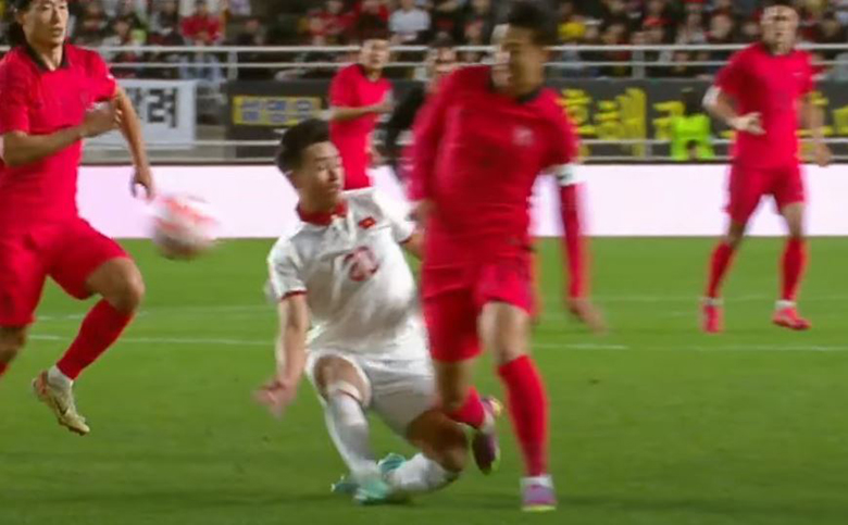 Cầu thủ Hàn Quốc xin trọng tài không rút thẻ đỏ đuổi Bùi Hoàng Việt Anh - Ảnh 2