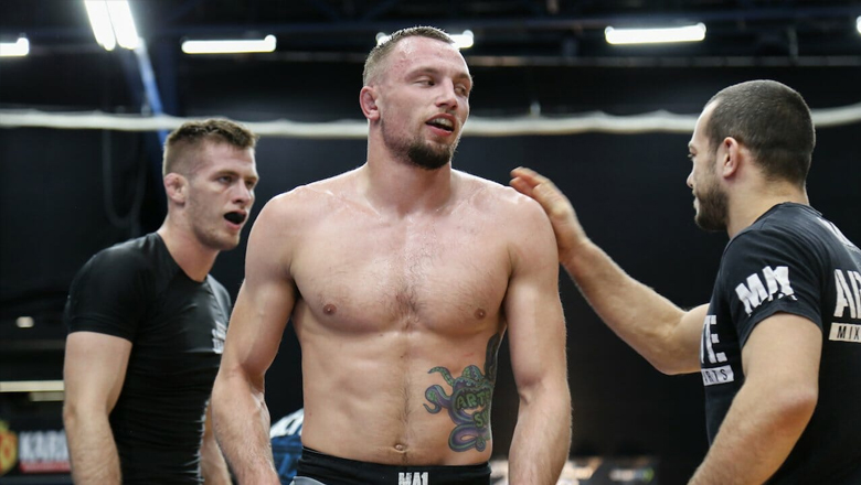 Alexander Volkanovski tập luyện cùng nhà cựu vô địch thế giới BJJ chuẩn bị cho UFC 294 - Ảnh 1
