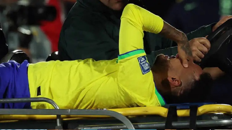 Neymar khóc nức nở, phải rời sân bằng cáng tại vòng loại World Cup 2026 - Ảnh 1
