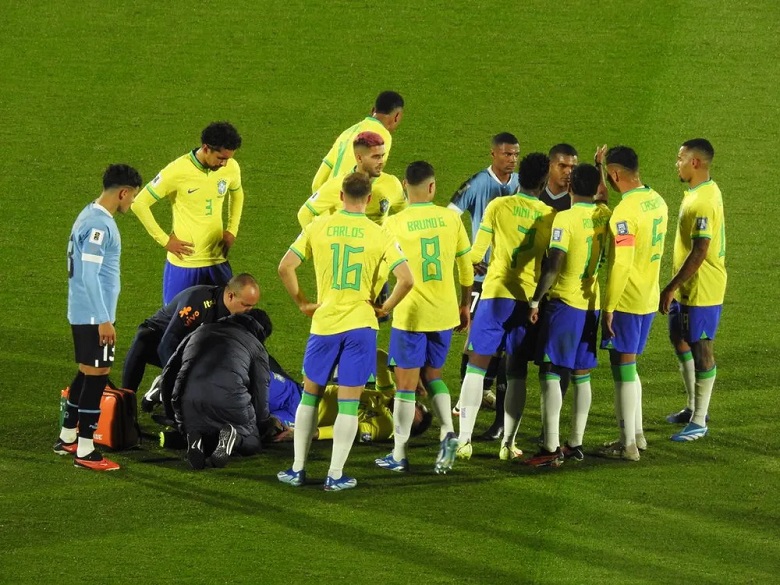 Neymar khóc nức nở, phải rời sân bằng cáng tại vòng loại World Cup 2026 - Ảnh 2