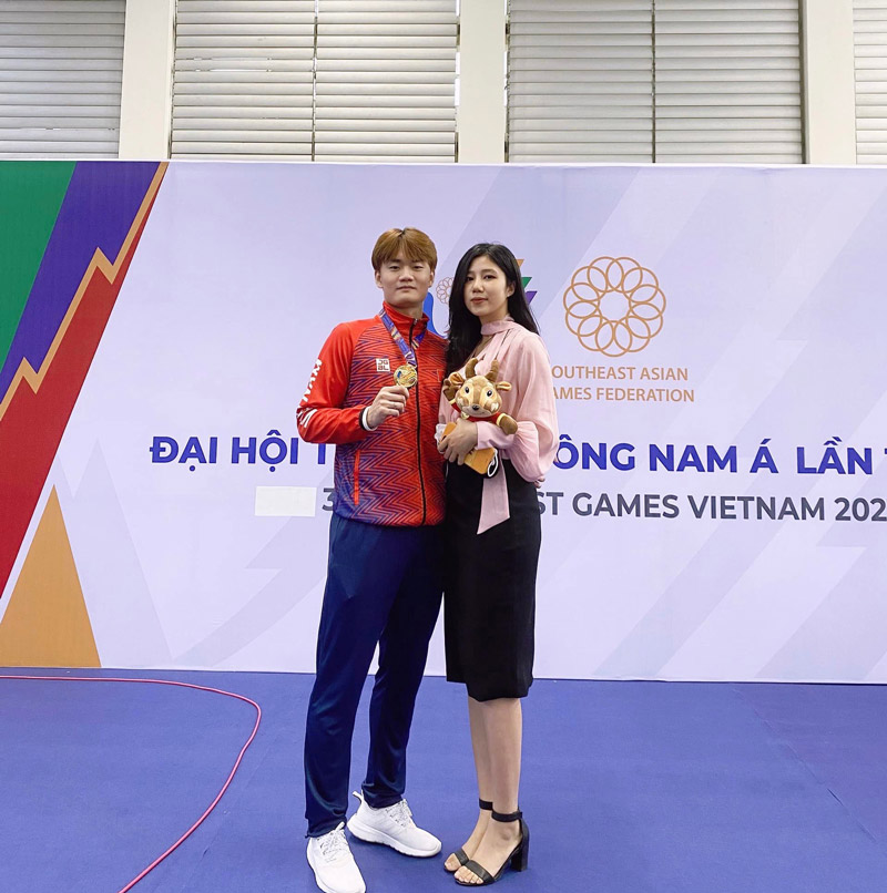 Nữ HLV gây sốt giải bóng chuyền Sinh viên Hà Nội vì quá xinh đẹp: Bất ngờ thân thế đặc biệt - Ảnh 9