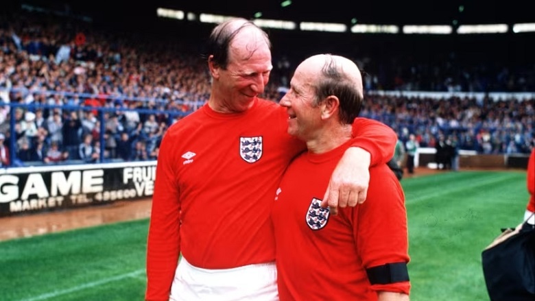 Huyền thoại MU Sir Bobby Charlton qua đời ở tuổi 86 - Ảnh 1