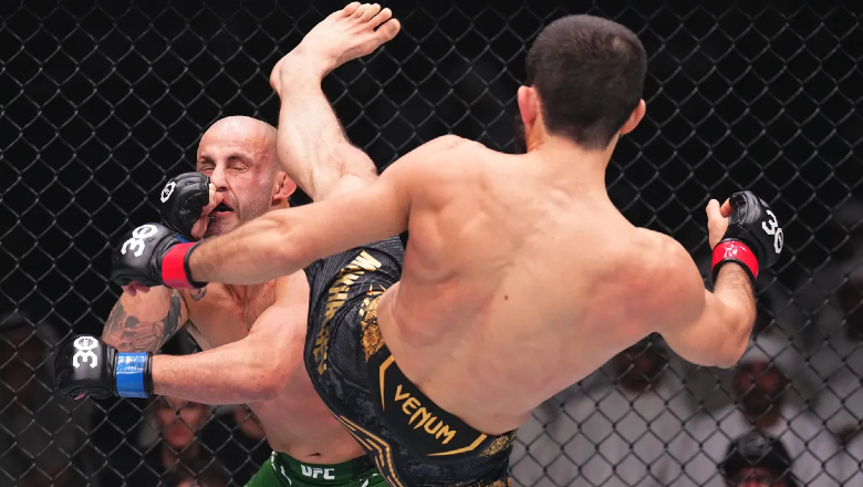 UFC 294: Makhachev thắng Volkanovski ngay hiệp 1 trong ngày tái đấu - Ảnh 1
