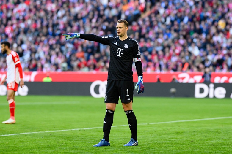 Neuer trở lại khung gỗ Bayern Munich sau 351 ngày, 4 phút đã bị đồng đội 'báo' - Ảnh 2