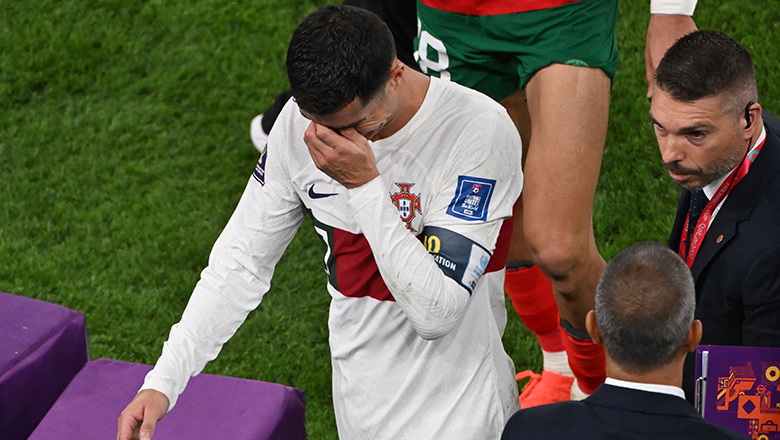 France Football: Ronaldo không được đề cử Quả bóng vàng vì mờ nhạt ở World Cup - Ảnh 2