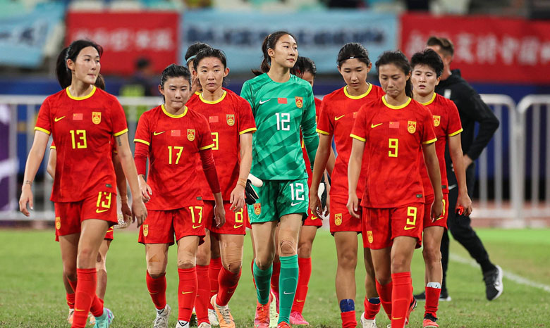 HLV trưởng bị cấp trên chi phối, khiến ĐT nữ Trung Quốc thất bại ở vòng loại Olympic Paris 2024 - Ảnh 1