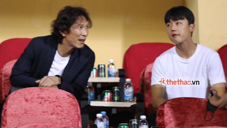 HLV Gong Oh-kyun dự khán đại chiến CAHN vs Hà Nội FC - Ảnh 1