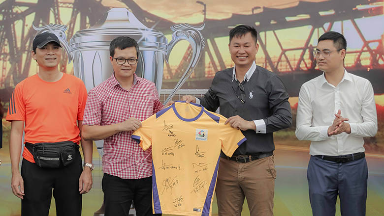 Đoàn Văn Hậu truyền cảm hứng cho 10.000 cầu thủ nhí VietGoal tại Hà Nội Super Cup 2023   - Ảnh 4