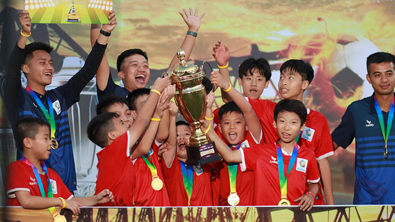 Đoàn Văn Hậu truyền cảm hứng cho 10.000 cầu thủ nhí VietGoal tại Hà Nội Super Cup 2023   - Ảnh 5