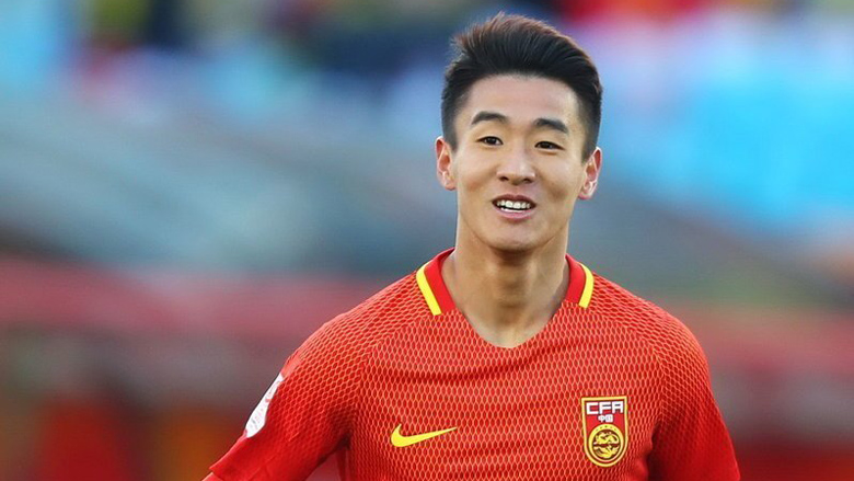 Cầu thủ lên gối với Xuân Mạnh bị ví là 'đứa trẻ không bao giờ lớn của bóng đá Trung Quốc'