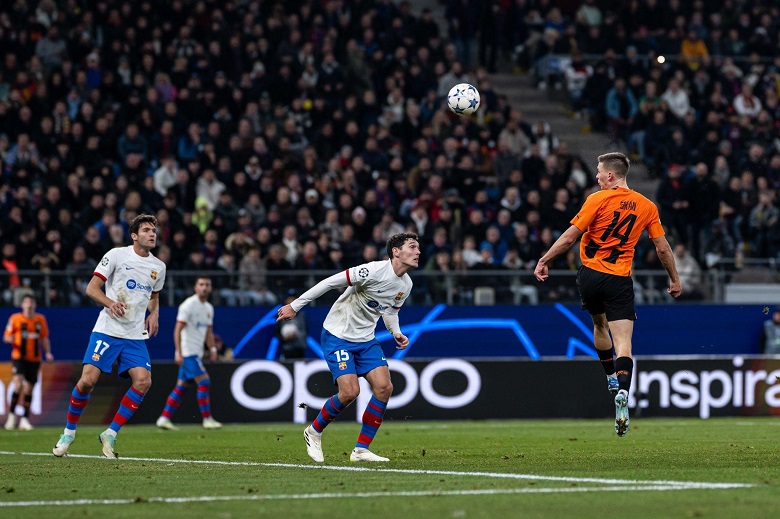 Kết quả bóng đá Shakhtar Donetsk vs Barcelona: Thước ngắm tệ hại, tự bắn vào chân - Ảnh 1