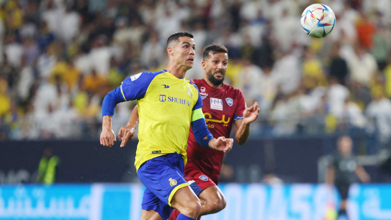 Trung vệ tuyển Iraq mất cơ hội dự vòng loại World Cup 2026 sau trận đấu với Ronaldo - Ảnh 1