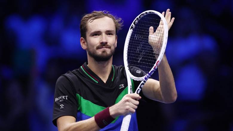 Medvedev lại thắng Zverev, giành vé đầu tiên vào bán kết ATP Finals 2023 - Ảnh 1