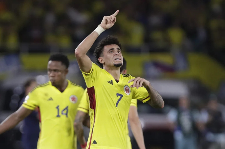 Bố Luis Diaz khóc ngất khi con trai lập cú đúp giúp Colombia thắng ngược Brazil - Ảnh 1