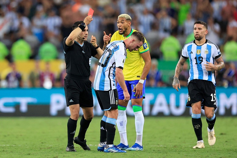 Màn ‘tỉ thí võ thuật’ Brazil vs Argentina: 42 pha phạm lỗi, 1 thẻ đỏ trực tiếp - Ảnh 2