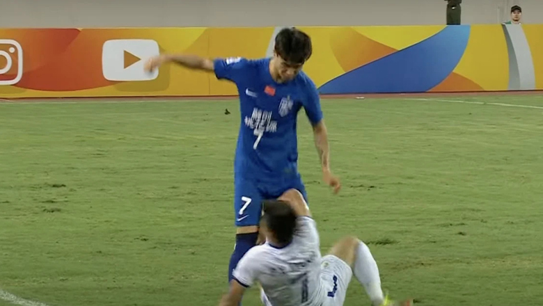Cầu thủ Trung Quốc đạp vào mặt Xuân Mạnh bị AFC phạt cực nặng - Ảnh 1