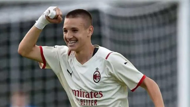 Thần đồng Camarda của AC Milan đi vào lịch sử: Ra mắt Serie A ở tuổi 15 - Ảnh 3