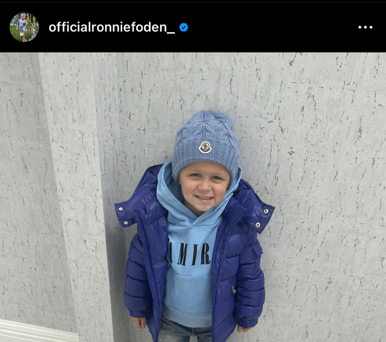 Con trai 4 tuổi của Phil Foden dấn thân làm người mẫu, kiếm hàng trăm triệu mỗi hợp đồng - Ảnh 1