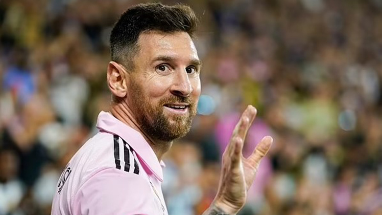 Tiền lương của Messi và Ronaldo cộng lại không bằng một… VĐV golf - Ảnh 1