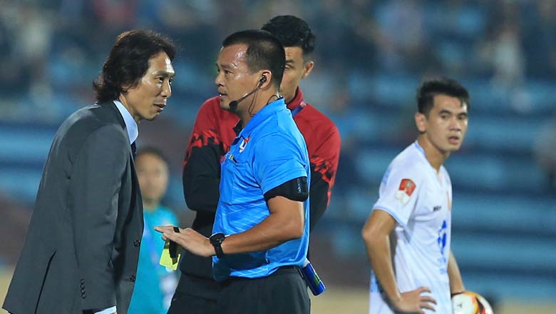 HLV Gong Oh Kyun, Văn Kiên sắp bị treo giò tối thiểu 1 trận vì ẩu đả ở V.League - Ảnh 1