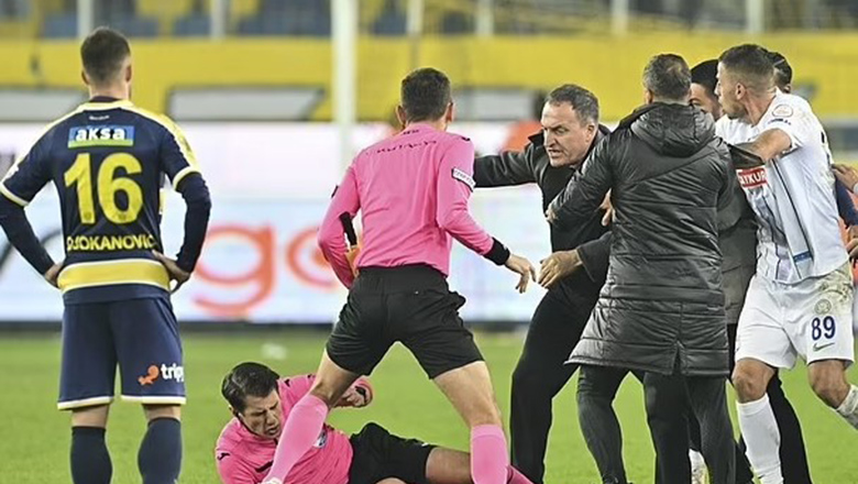 Trọng tài bị Chủ tịch CLB Thổ Nhĩ Kỳ đấm vỡ hốc mắt, phải đeo nẹp cổ - Ảnh 3