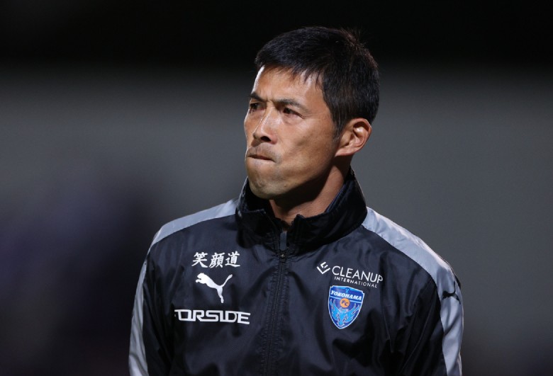 Yokohama FC gia hạn với HLV cũ, Công Phượng nguy cơ tiếp tục ngồi dự bị tại J.League 2 - Ảnh 1