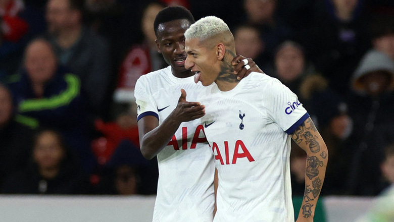 Kết quả bóng đá Nottingham vs Tottenham: 1 thẻ đỏ, 2 bàn thắng và 3 điểm - Ảnh 1