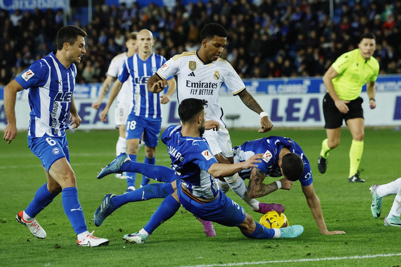 Kết quả bóng đá Alaves vs Real Madrid: Chật vật giật ngôi đầu - Ảnh 2