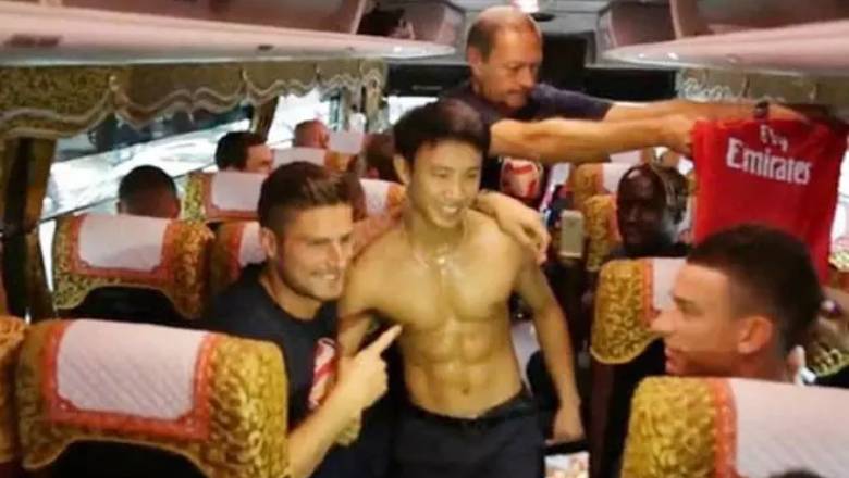 Running man chạy theo xe bus Arsenal: 8km tới… London, cờ Việt Nam tung bay tại Emirates - Ảnh 1