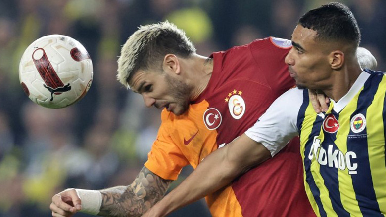 Mauro Icardi bị đối thủ đấm gục xuống sân, đẩy vào cột dọc ở trận ‘Derby Thổ Nhĩ Kỳ’ - Ảnh 3