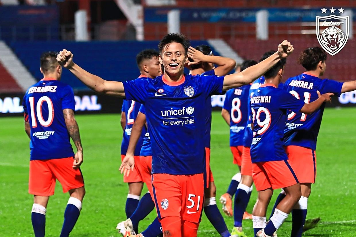 Hậu vệ trẻ tuyển Malaysia bỏ Asian Cup 2023 để... cưới vợ - Ảnh 2