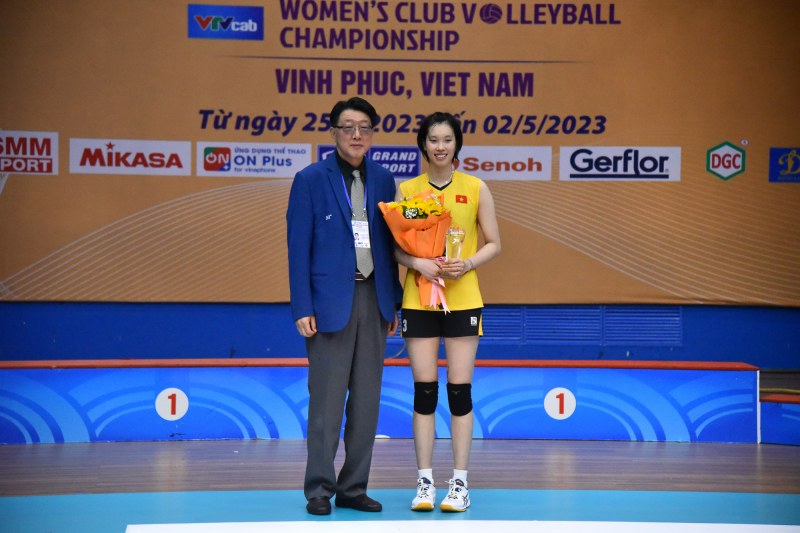 Đem về loạt kỳ tích cho bóng chuyền nữ Việt Nam, Thanh Thuý vẫn trượt top 10 VĐV tiêu biểu toàn quốc 2023 - Ảnh 1