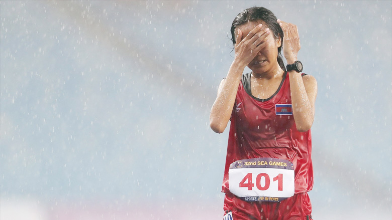 Nữ VĐV điền kinh ‘khóc dưới mưa’ ở SEA Games 32 được báo Anh tôn vinh - Ảnh 1