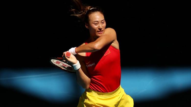 Tay vợt nữ Trung Quốc Zheng Qinwen gây sốt khi 2 lần đánh bại đương kim vô địch Wimbledon - Ảnh 1