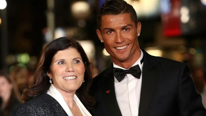 Ronaldo tặng mẹ siêu xe giá 8 tỷ đồng - Ảnh 1