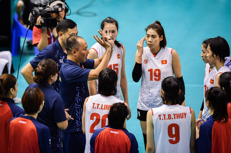 HLV tuyển bóng chuyền nữ quốc gia Nguyễn Tuấn Kiệt tái ngộ với đội bóng cũ - Ảnh 1