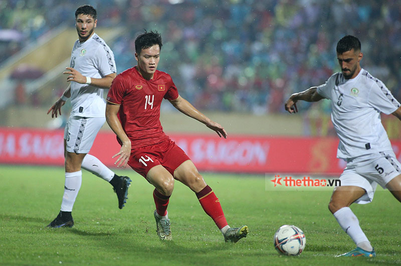 HLV Troussier chính thức chốt danh sách 30 cầu thủ Việt Nam dự Asian Cup 2023 - Ảnh 2