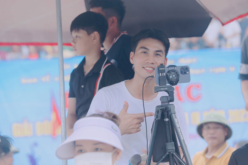 BLV Quang Tùng: 'Tham gia bóng chuyền phong trào, hội làng không làm giảm giá trị của vận động viên' - Ảnh 3