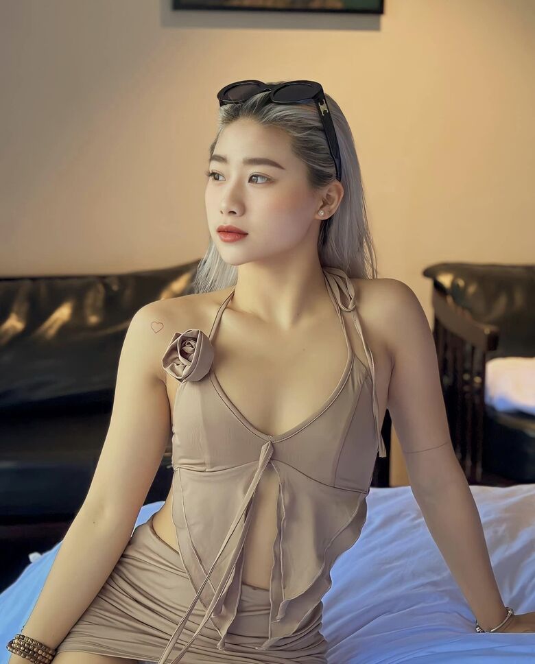 Ngắm vẻ đẹp ‘gây thương nhớ’ của Phạm Như Phương, hot girl TDDC giải nghệ ở tuổi 20 - Ảnh 8