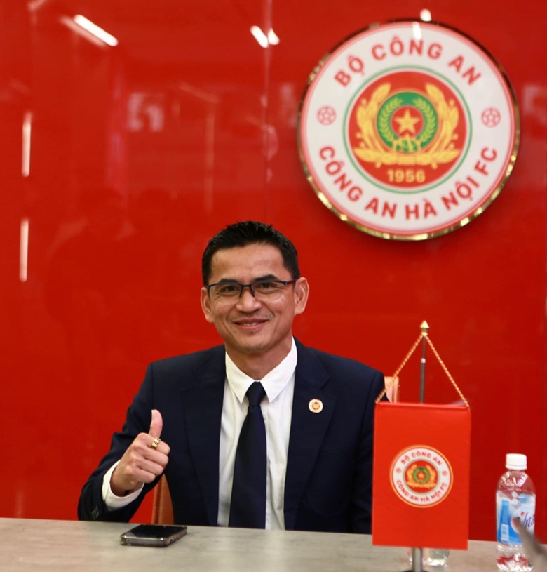HLV Kiatisuk: 'Tôi muốn giúp Quang Hải nổi tiếng hơn, vượt xa tầm khu vực Đông Nam Á' - Ảnh 1