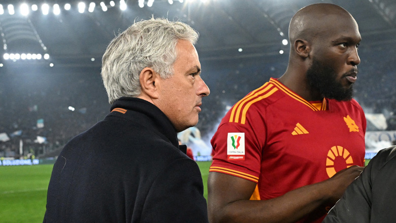 Mourinho gửi thông điệp chia tay đẫm nước mắt tới fan Roma - Ảnh 1