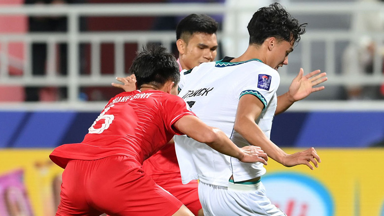 Thanh Bình mắc lỗi vô duyên, 'biếu' cho Indonesia bàn thắng - Ảnh 2
