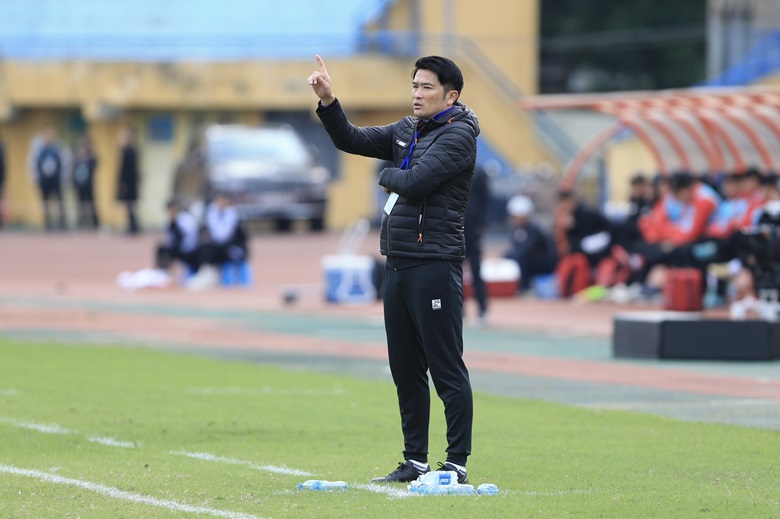 Thành Chung sút hỏng 11m, HLV Nhật Bản nhận thất bại trong trận ra mắt Hà Nội FC - Ảnh 1