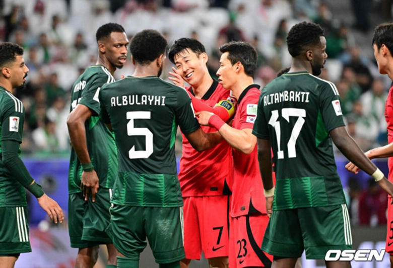 Hậu vệ Saudi Arabia xoa đầu Son Heung Min, bóp cổ Hwang Hee Chan trong trận thua Hàn Quốc - Ảnh 5