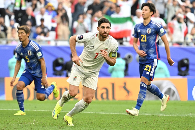 Kết quả bóng đá Iran vs Nhật Bản: Tự bắn vào chân, cái kết nghiệt ngã - Ảnh 1