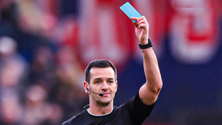 Thẻ xanh được áp dụng thử nghiệm tại Anh, cầu thủ và HLV đồng loạt phản đối - Ảnh 1