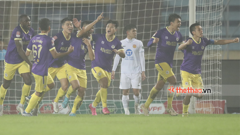Thua ngược Nam Định, HLV Hà Nội FC than vãn: 'V.League phụ thuộc quá nhiều vào ngoại binh' - Ảnh 1